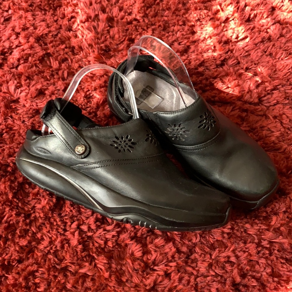 MBT 9 Kipimo Leather Rocker Adjustable strap clogs